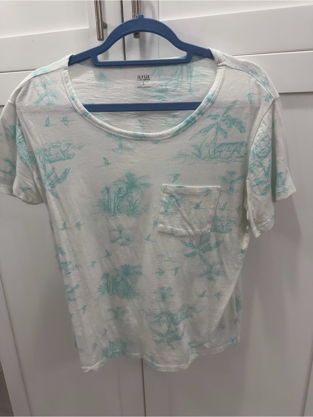 a.n.a White Tee with Light Teal Palm Print L